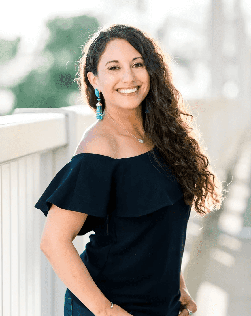 Dr. Mariza Snyder