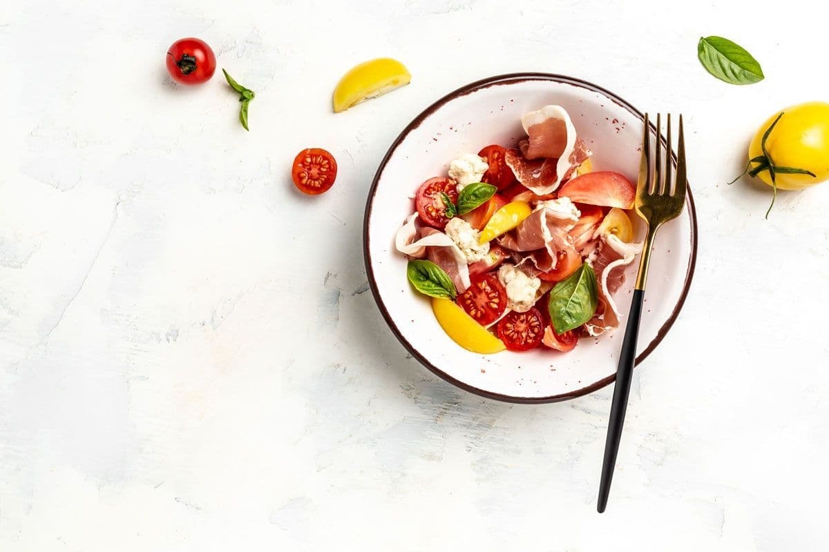 Yes, it’s possible to get a metabolically-healthy meal at an Italian eatery—even the chains. Instead of bread and pasta, seek out salads, soups, protein, and veggie options.